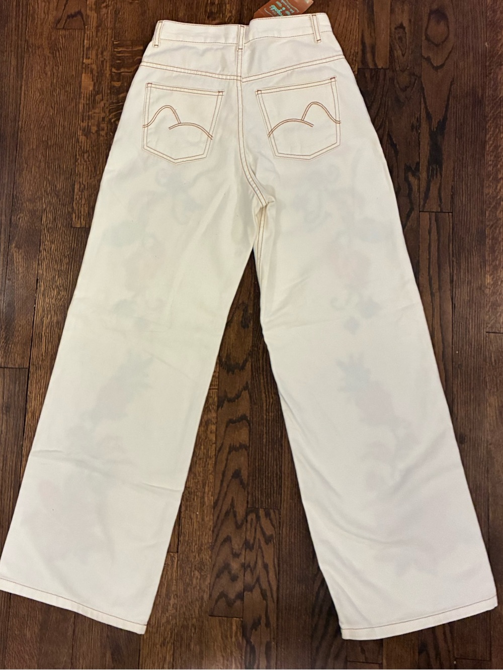 FARM Rio Cream Wide-Leg Jeans with Colorful Floral & Pineapple Embroidery - Picture 2 of 3